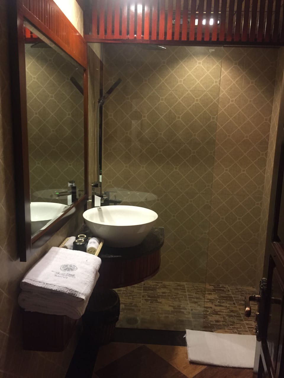 Standard Double or Twin Room | Bathroom | Shower, free toiletries, hair dryer, slippers