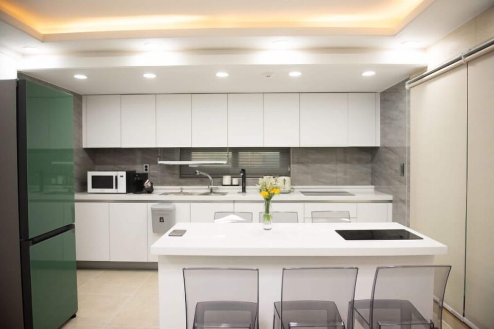 Wonderful | Private kitchen | Fridge, microwave, stovetop, cookware/dishes/utensils