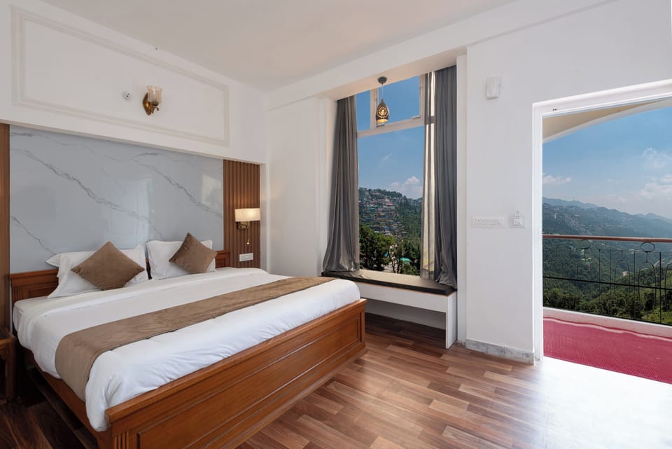 Deluxe Villa | Desk, laptop workspace, iron/ironing board, free WiFi
