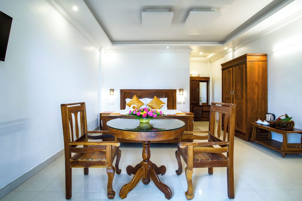 Superior Double Room, Patio, Valley View | Living area | 28-inch LCD TV with cable channels