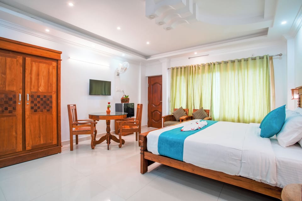 Junior Suite, Mountain View | Desk, soundproofing, rollaway beds (surcharge), WiFi (free)