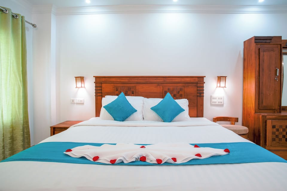Junior Suite, Mountain View | Desk, soundproofing, rollaway beds (surcharge), WiFi (free)