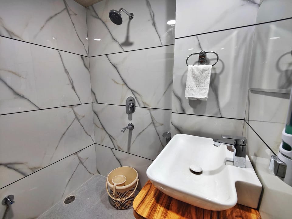 Deluxe Room | Bathroom | Slippers