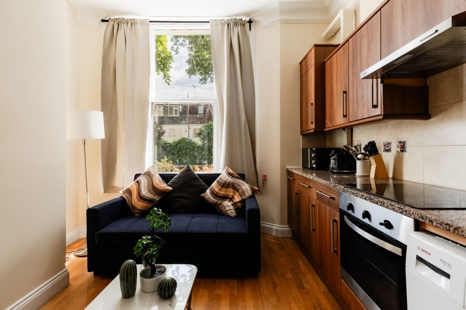 Standard Apartment, Private Bathroom, City View | Lounge