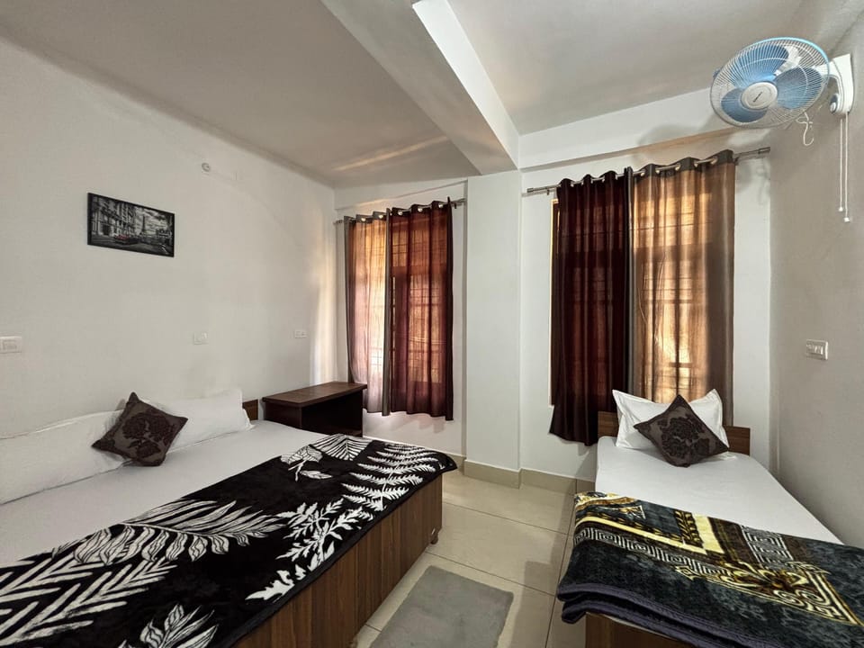 Deluxe Double or Twin Room | Free WiFi, bed sheets