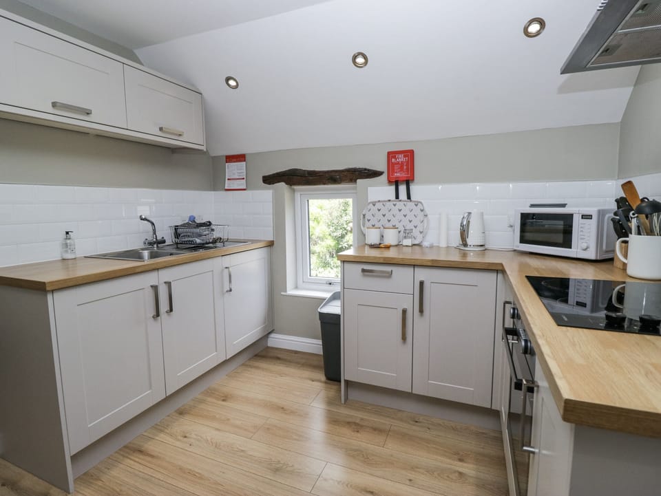 Fridge, microwave, toaster, cookware/dishes/utensils