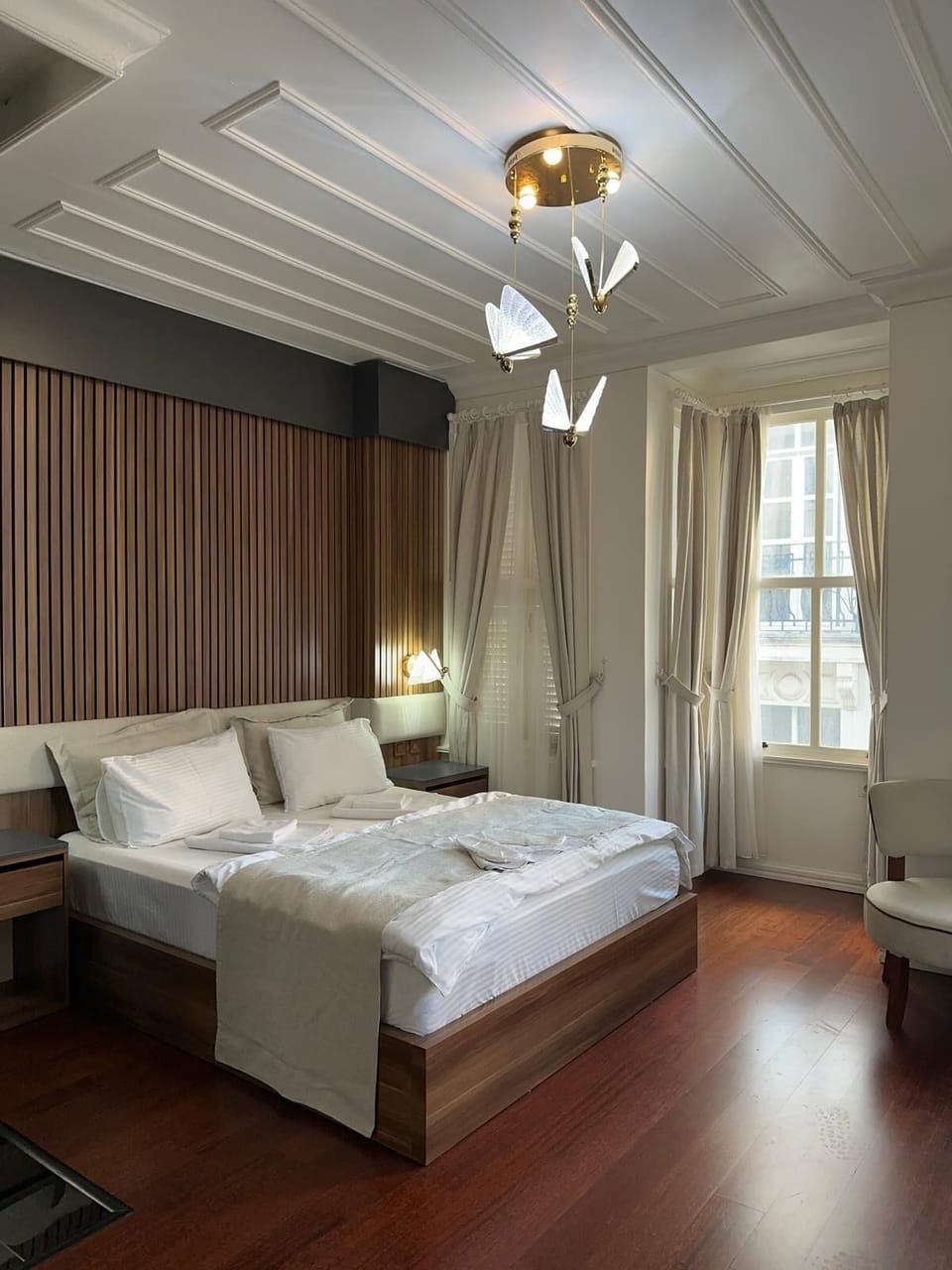 Deluxe suite ,Sea view | Laptop workspace, soundproofing, iron/ironing board, free WiFi