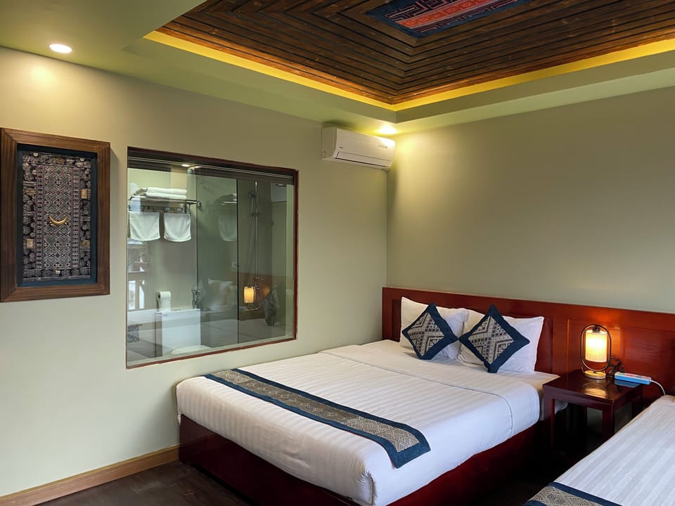 Superior Double or Twin Room | Minibar, individually furnished, desk, laptop workspace