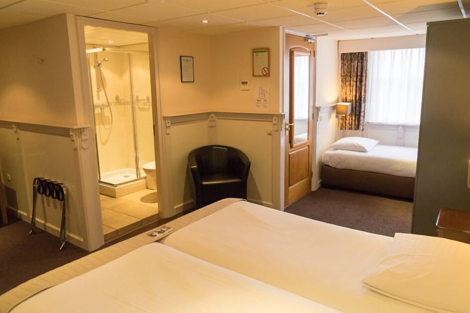 Triple Room | In-room safe, desk, soundproofing, cribs/infant beds
