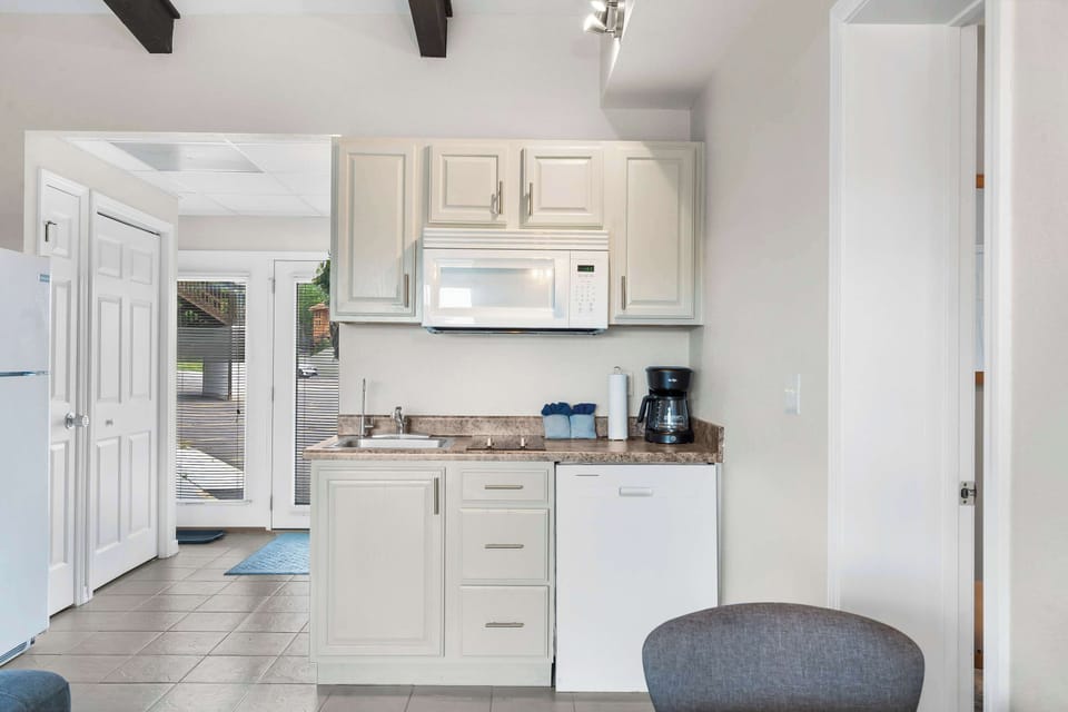 Condo, Multiple Beds, Patio (Little Dipper) | Private kitchen | Fridge, microwave, stovetop, coffee/tea maker