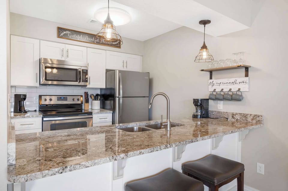 Condo, 1 King Bed with Sofa bed, Balcony, Golf View (Troon Golf View) | Private kitchen | Fridge, microwave, oven, stovetop