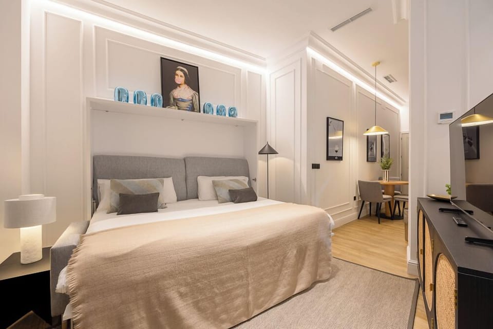 Deluxe Double or Twin Room | Living area | 42-inch Smart TV with digital channels