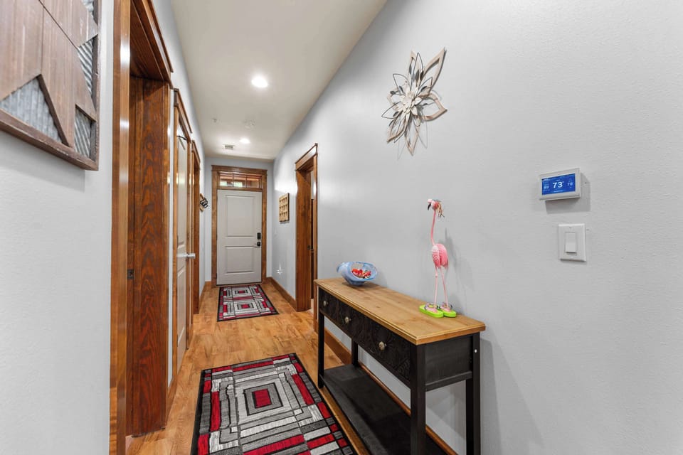 Condo, Multiple Beds, Balcony (Penthouse Eagle View) | Interior