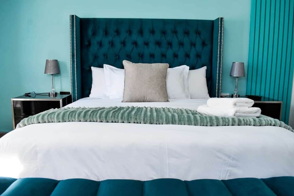 Luxury Double Room | Desk, laptop workspace, blackout drapes, iron/ironing board