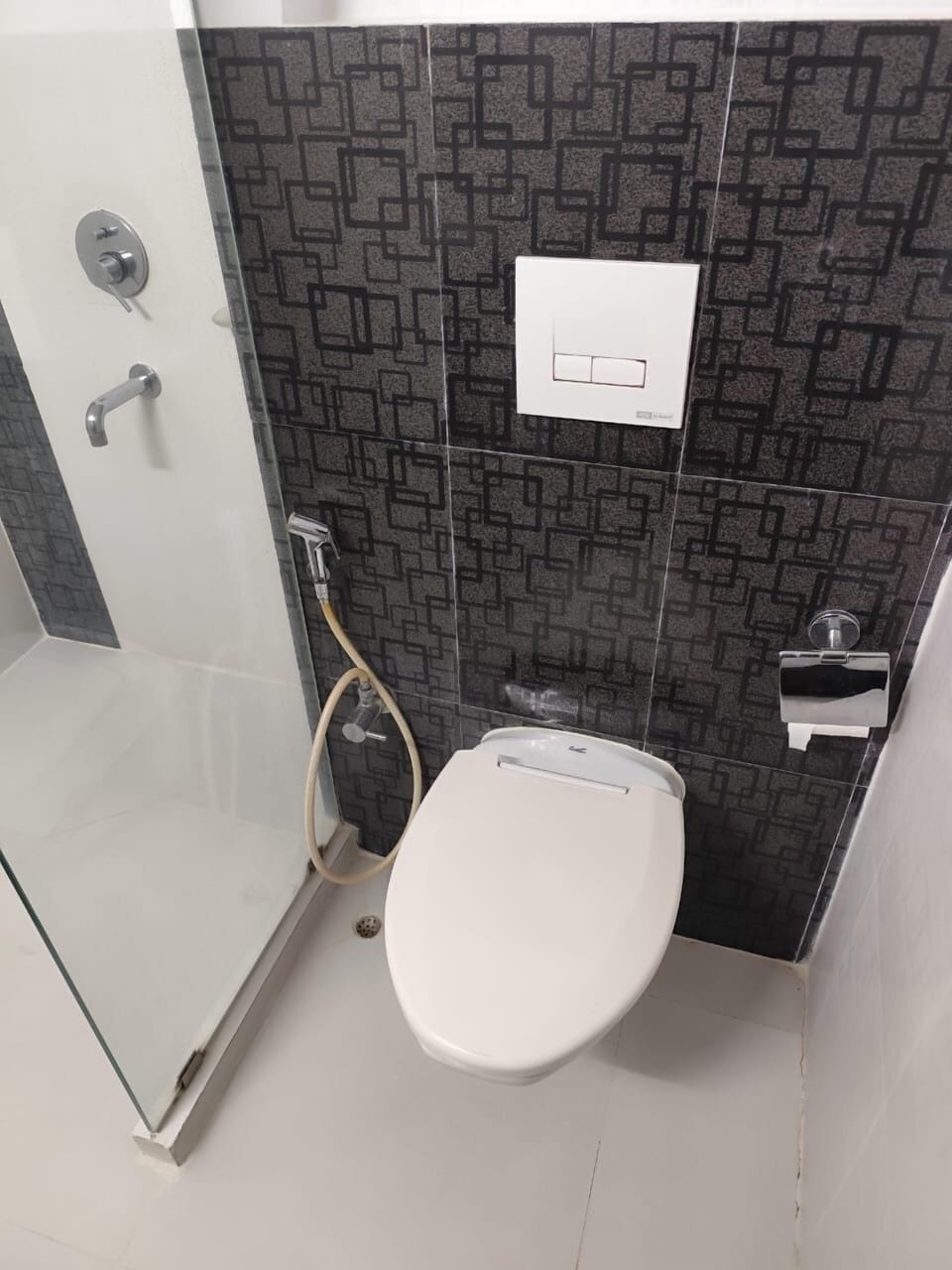 Standard Double Room | Desk, laptop workspace, soundproofing, iron/ironing board