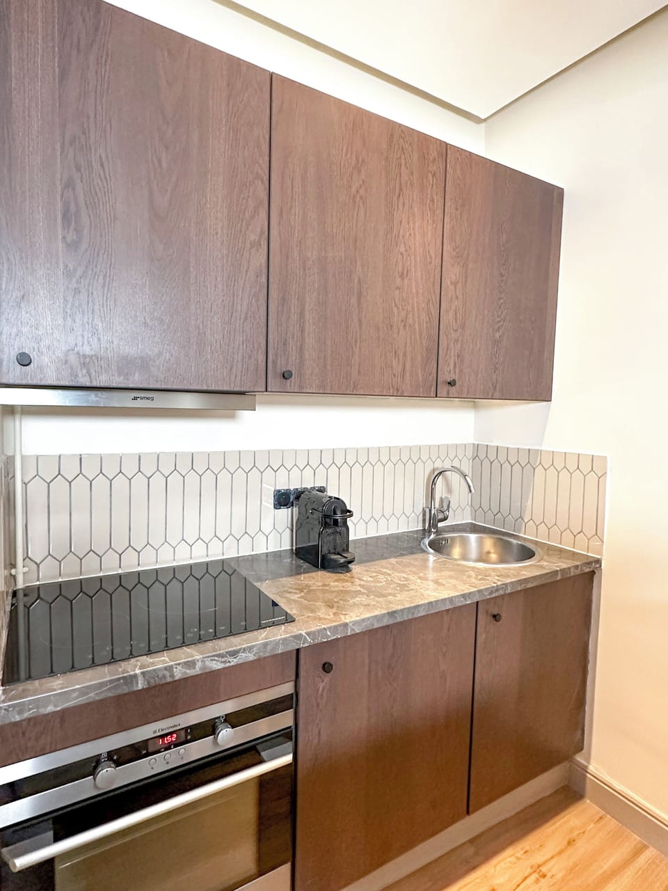 Superior Apartment | Private kitchen | Espresso maker, electric kettle, toaster, freezer
