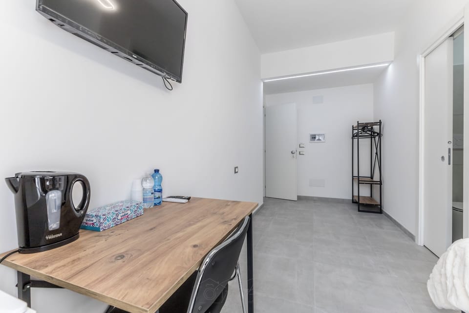 Comfort Single Room | In-room dining