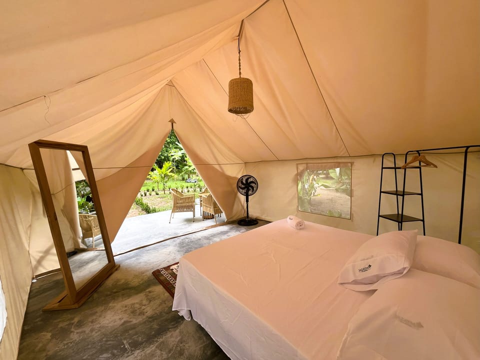 Deluxe Tent | WiFi (free)