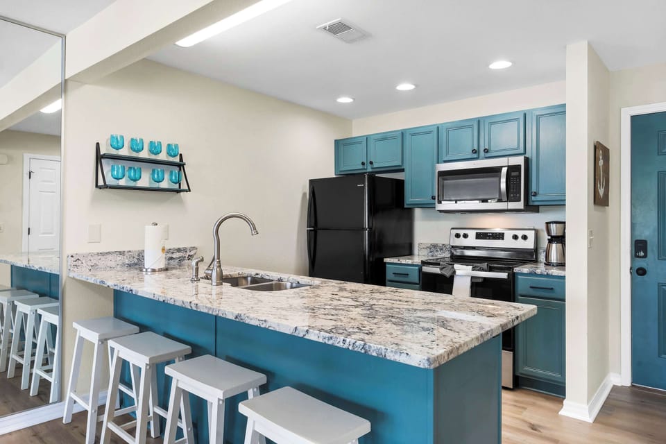 Condo, Multiple Beds, Balcony (Sunset View at Anchor’s Point) | Private kitchen | Fridge, microwave, oven, stovetop