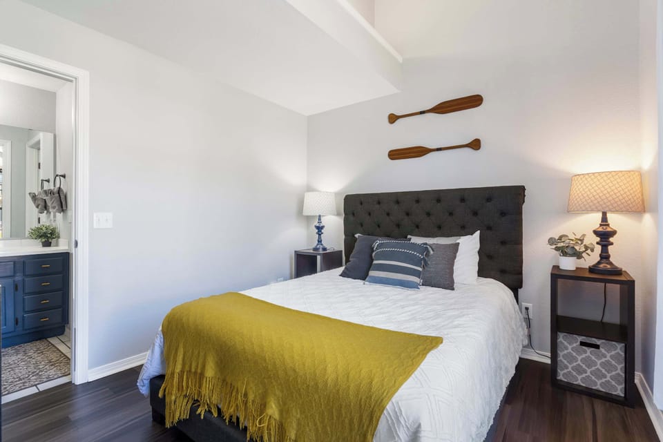 Condo, 2 Queen Beds, Balcony, Garden View (The Lazy Loft) | 2 bedrooms, individually decorated, individually furnished, bed sheets