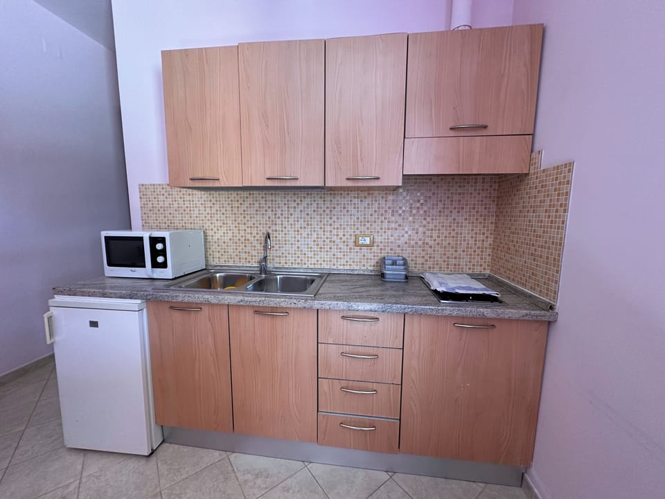 Studio, Garden View | Private kitchen
