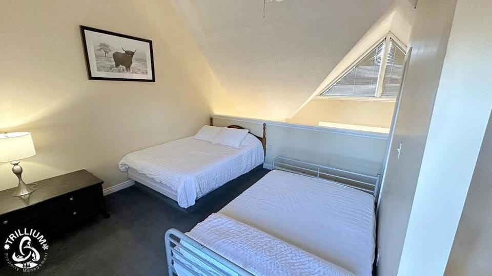 Standard Condo, 2 Bedrooms, Mountain View, Mountainside | Iron/ironing board, WiFi (free)
