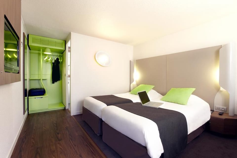 Standard Twin Room | Desk, laptop workspace, soundproofing, free WiFi