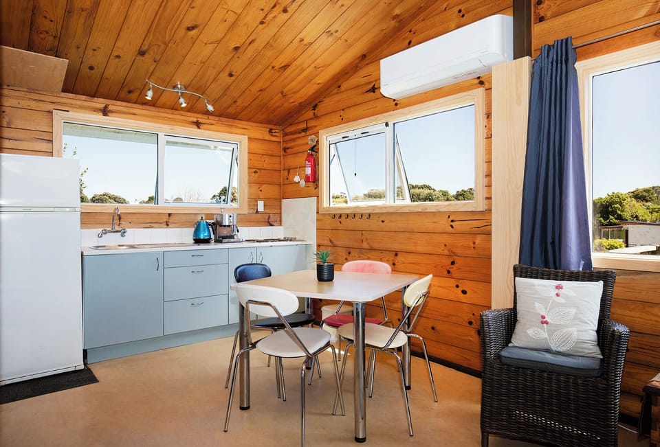 House, Balcony, Garden View | Private kitchen | Electric kettle, toaster