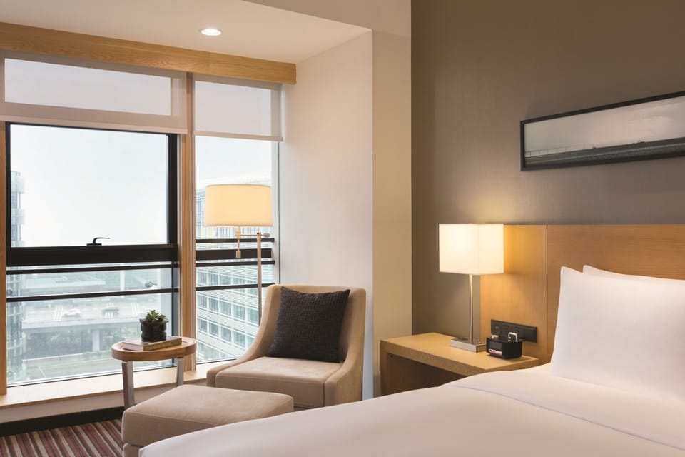 Pillowtop beds, in-room safe, desk, blackout drapes