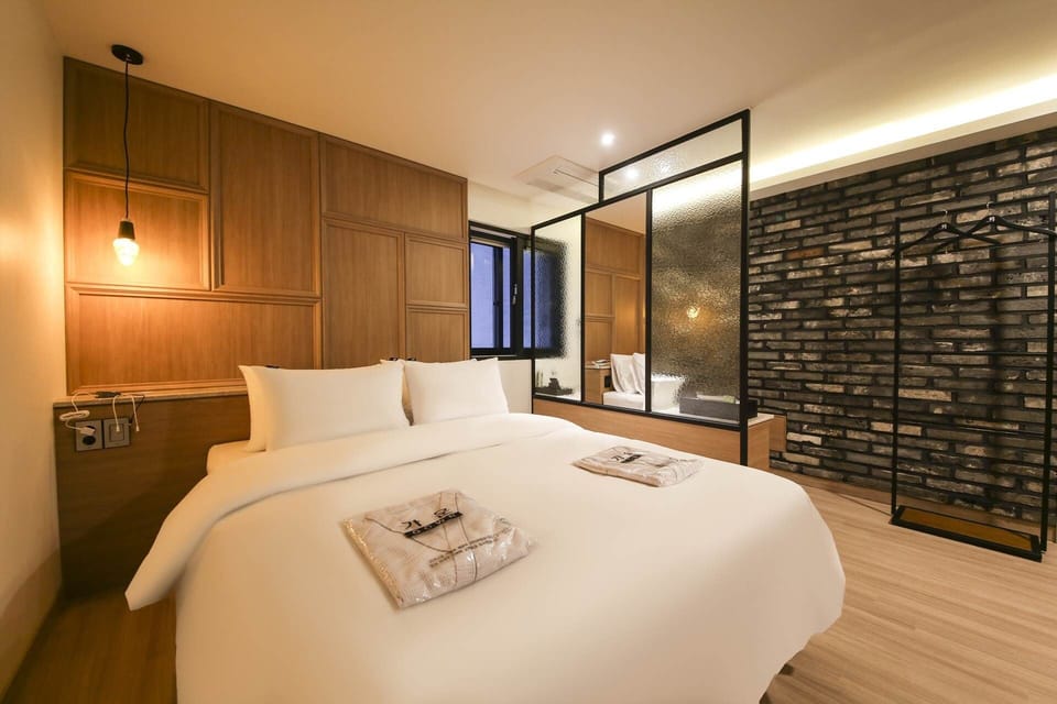Standard Room | Individually decorated, individually furnished, desk, soundproofing