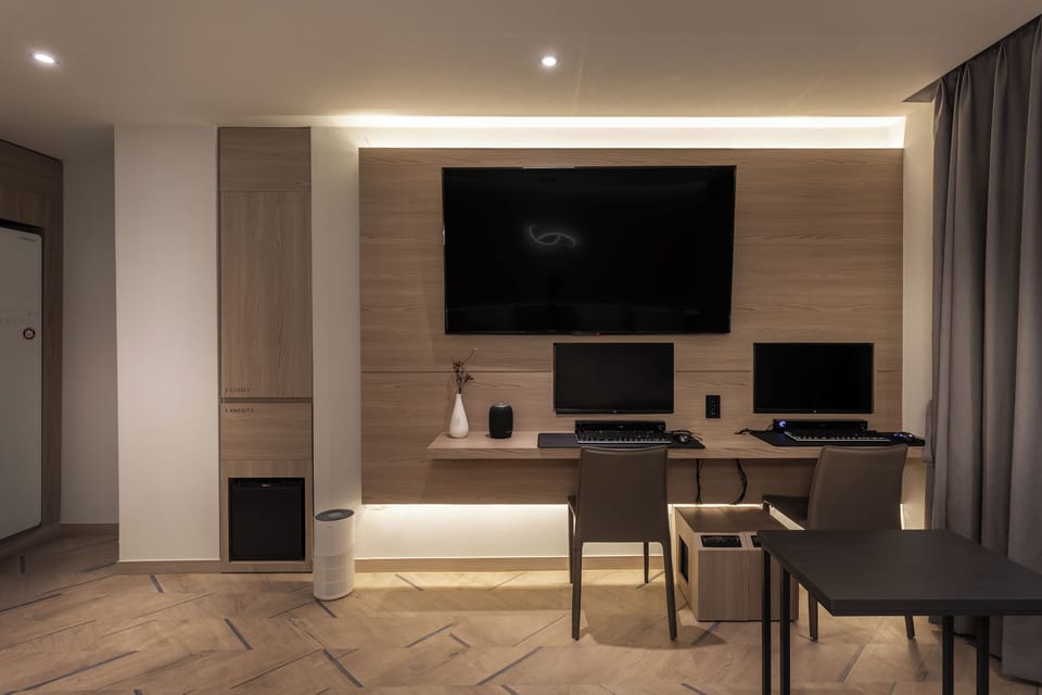 Twin Room | Desk, free WiFi