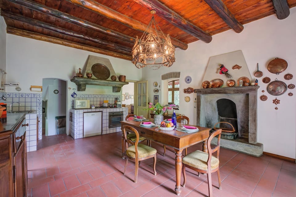 Standard Villa, Multiple Bedrooms, 2 Bathrooms (Villa Fiora Tra Le Colline E Il Lago) | Private kitchen | Fridge, microwave, oven, stovetop