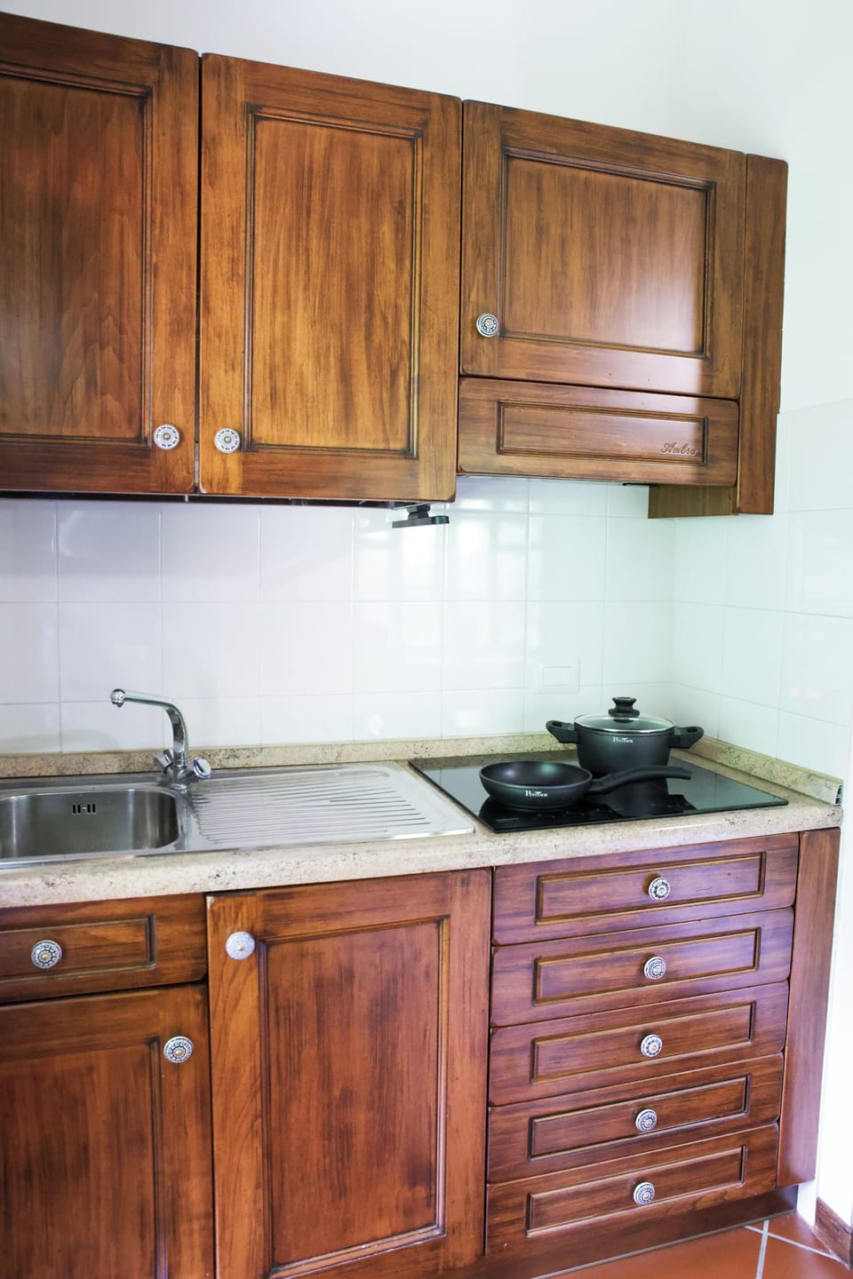 Apartment, Garden View | Private kitchen | Stovetop, electric kettle, cookware/dishes/utensils