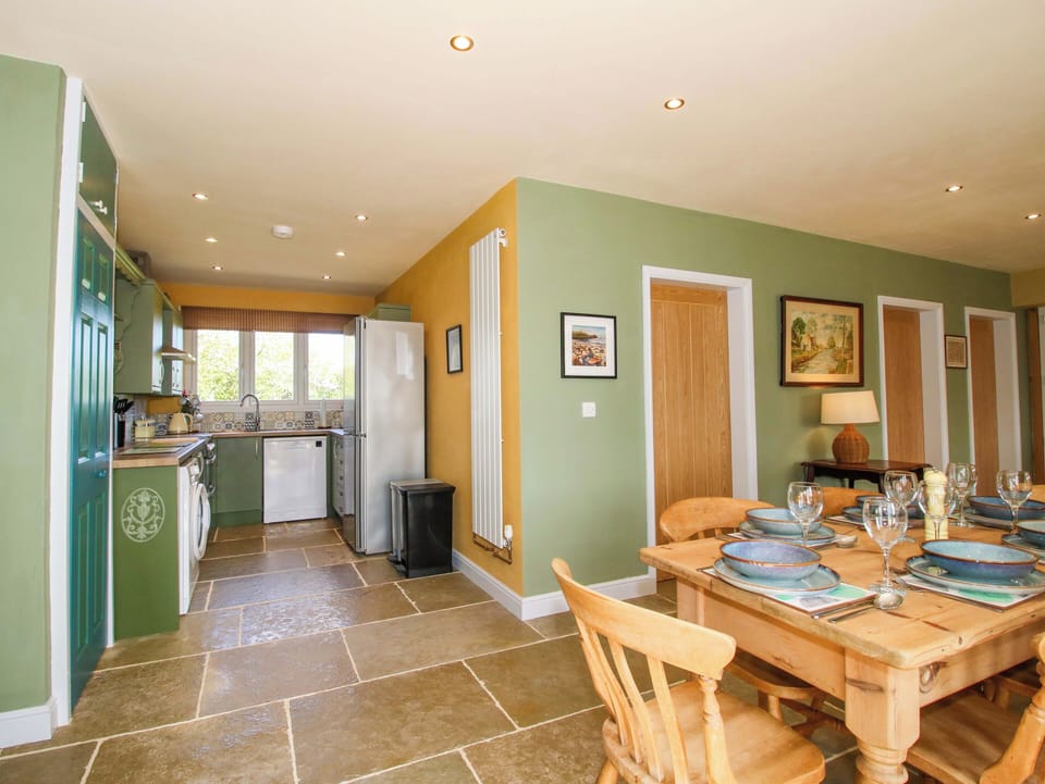 Cottage | Private kitchen | Fridge, microwave, dishwasher, toaster