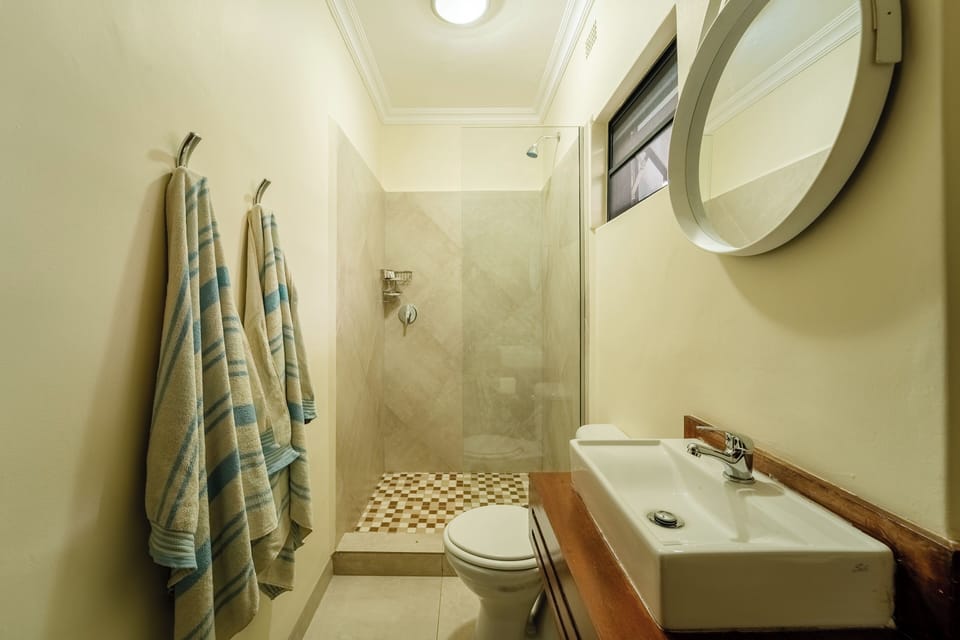 Standard Double or Twin Room, Garden View | Bathroom | Shower, rainfall showerhead, free toiletries, hair dryer