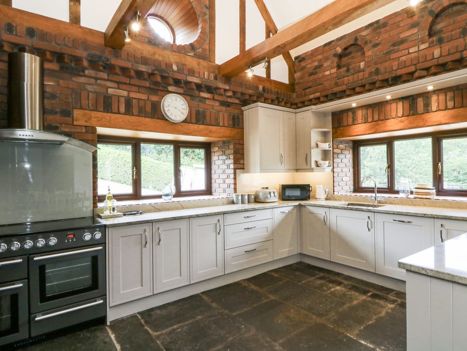 Cottage | Private kitchen | Fridge, dishwasher, cookware/dishes/utensils