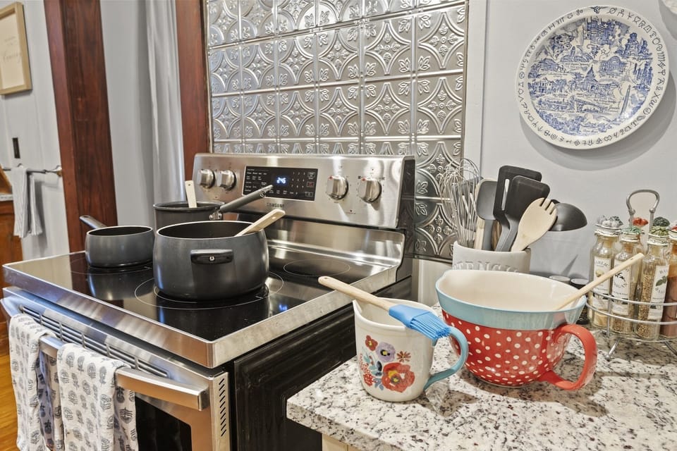 Cottage, 3 Bedrooms | Private kitchen | Fridge, oven, stovetop, coffee/tea maker