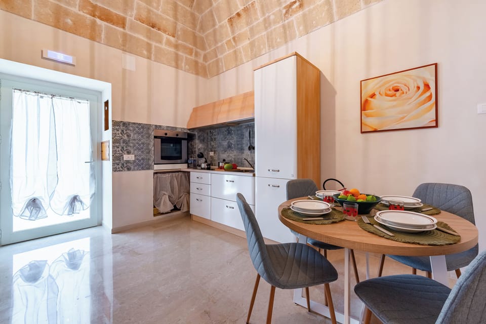 Family Apartment, Multiple Bedrooms (Civico 72 Monopoli) | Dining
