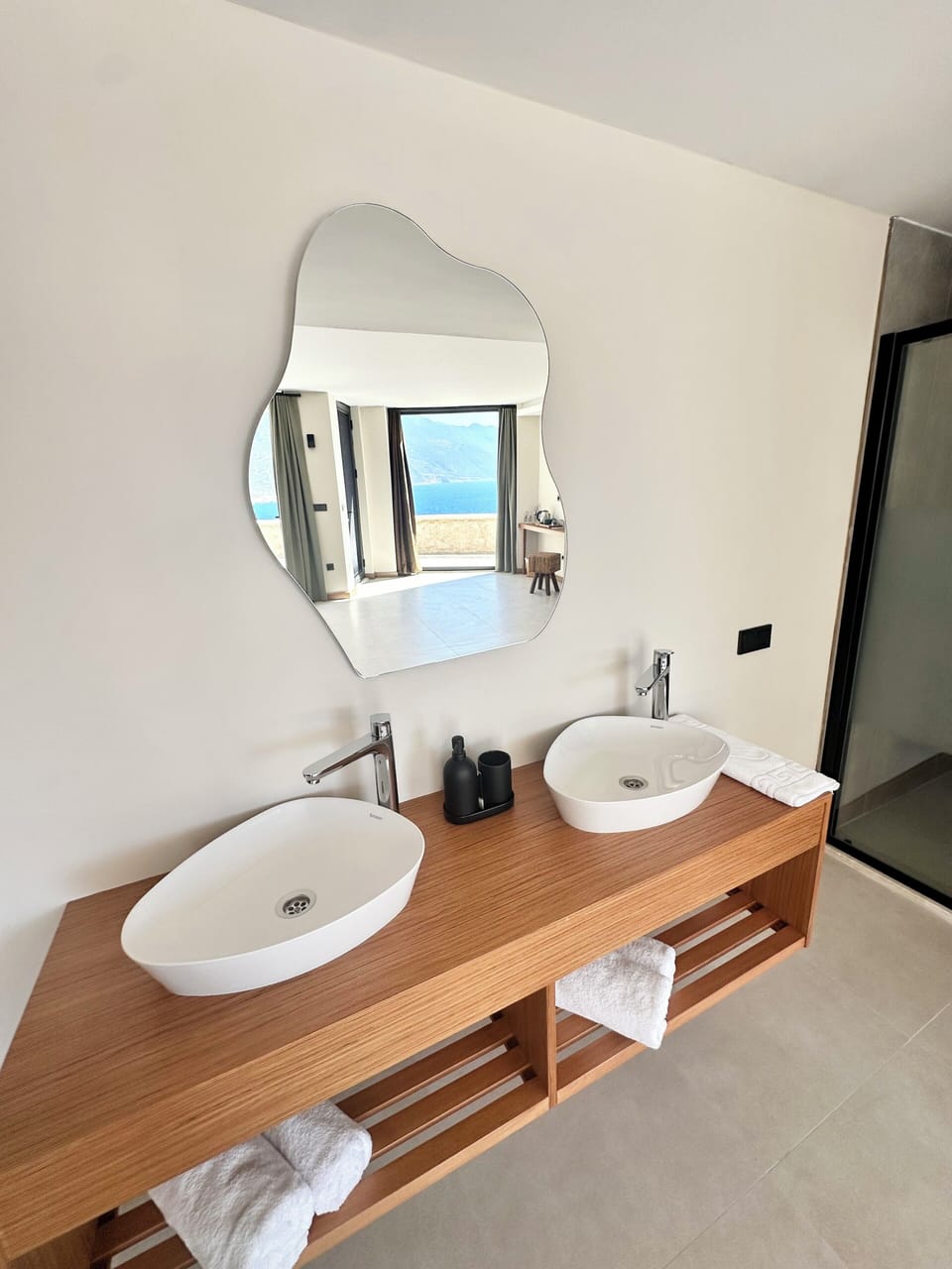Luxury Double or Twin Room, Sea View | Soundproofing, free WiFi, bed sheets