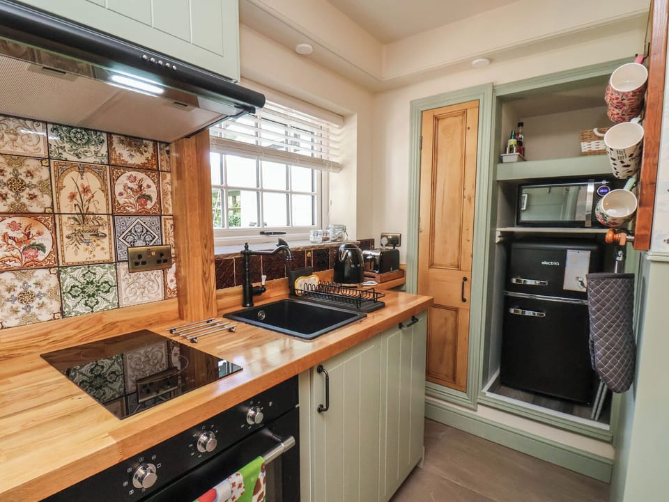 Cottage | Private kitchen | Cookware/dishes/utensils