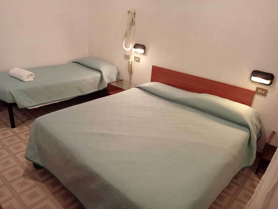 Classic Triple Room | Free WiFi