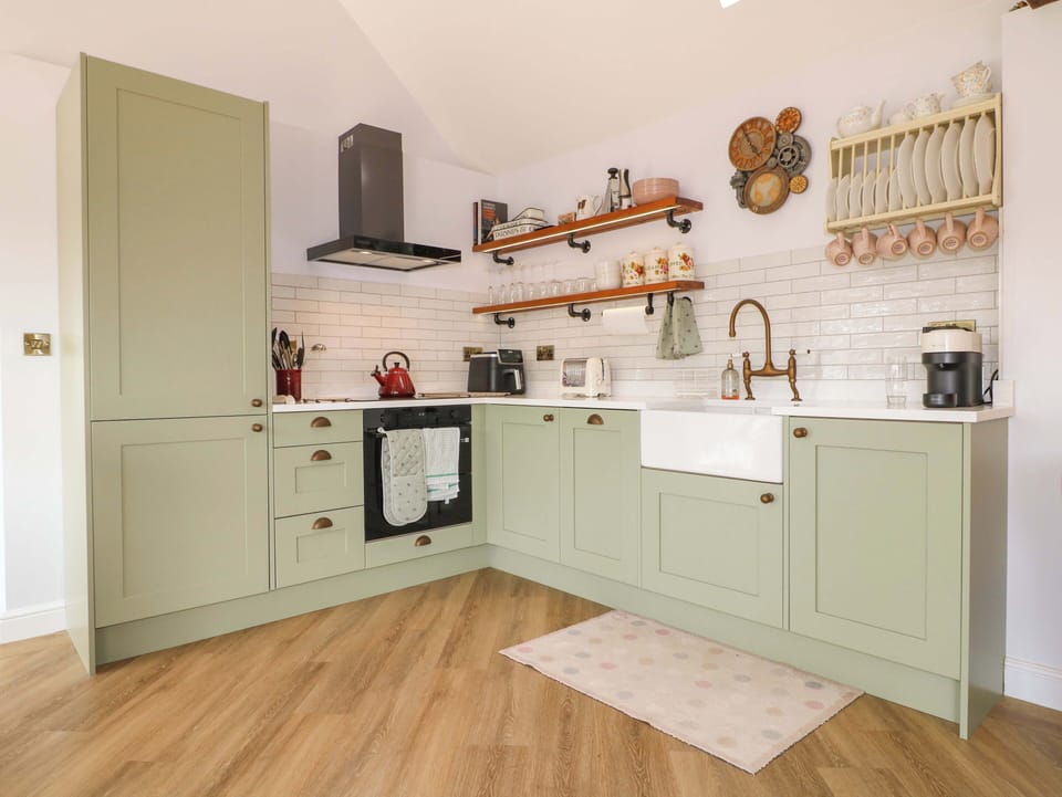 Fridge, dishwasher, toaster, cookware/dishes/utensils