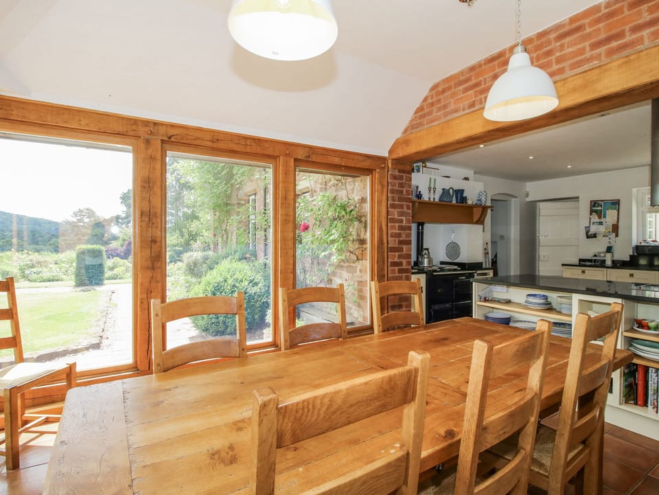 Cottage | Dining