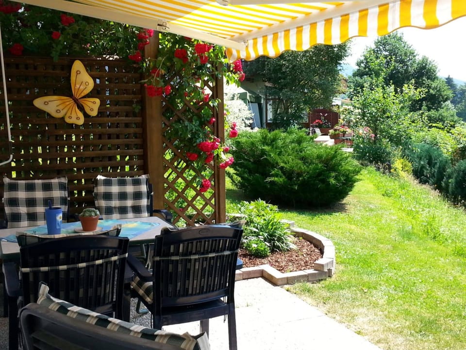 House | Outdoor dining