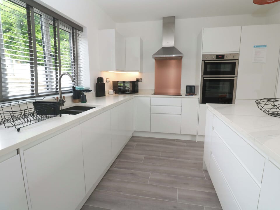 Dishwasher, cookware/dishes/utensils