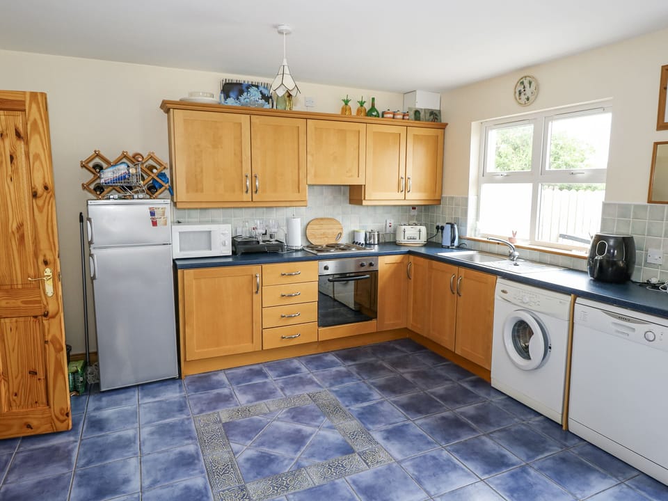Dishwasher, cookware/dishes/utensils