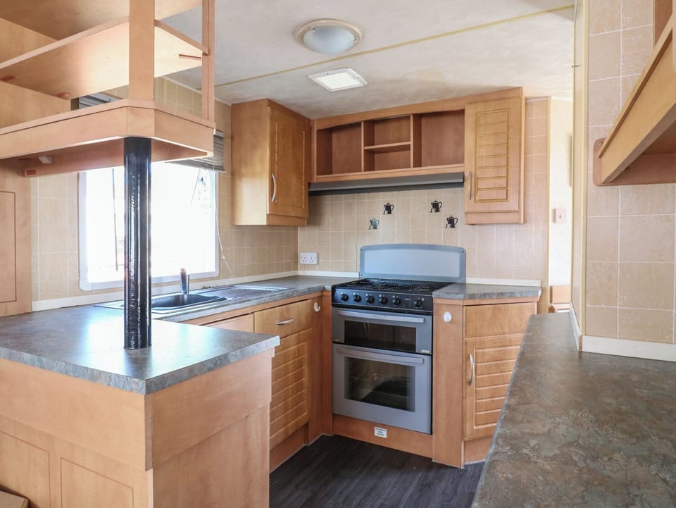 Fridge, toaster, cookware/dishes/utensils