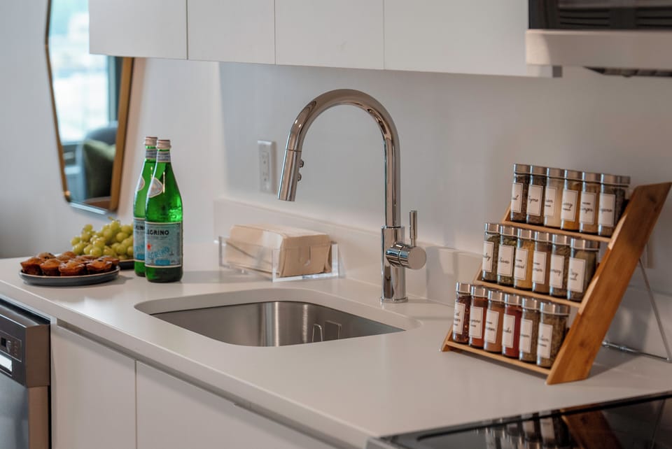 Luxury Apartment, 1 Bedroom, Non Smoking, Executive Level | Private kitchen | Full-size fridge, microwave, oven, stovetop