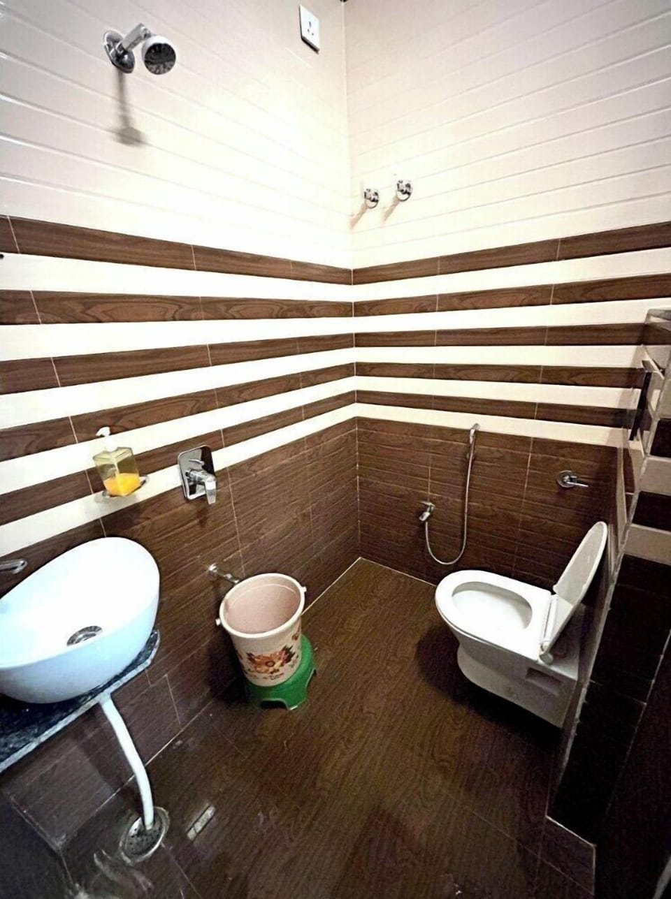 Luxury Room | Bathroom | Towels, soap, shampoo