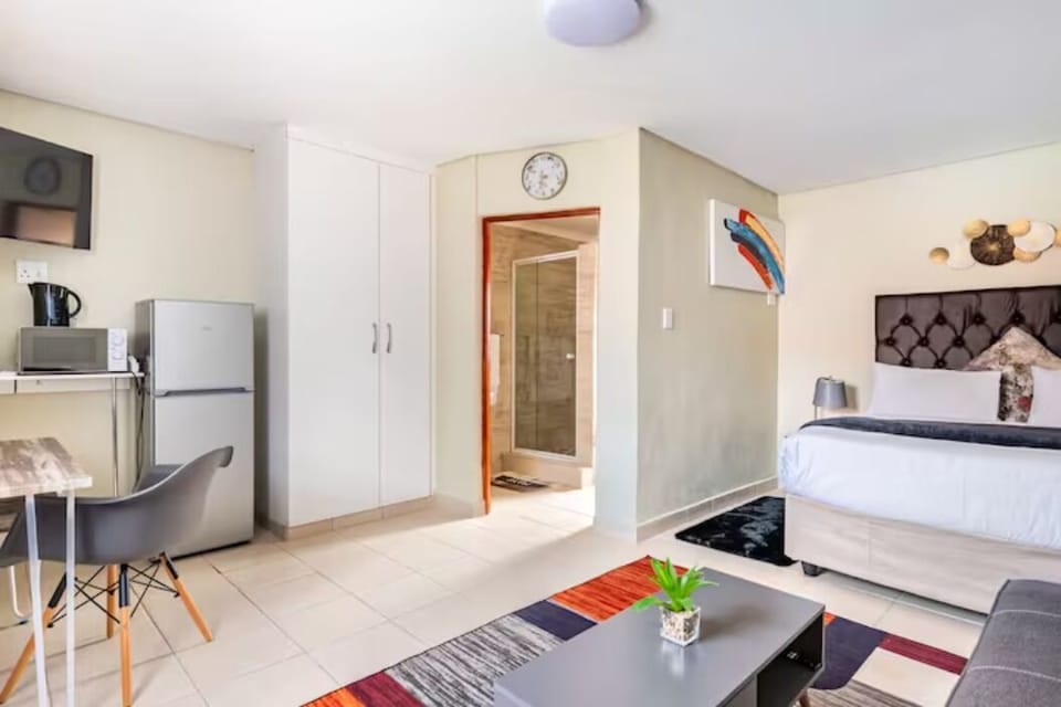 Family Room, 1 Queen Bed with Sofa bed, Non Smoking, Pool View | In-room safe, desk, laptop workspace, soundproofing